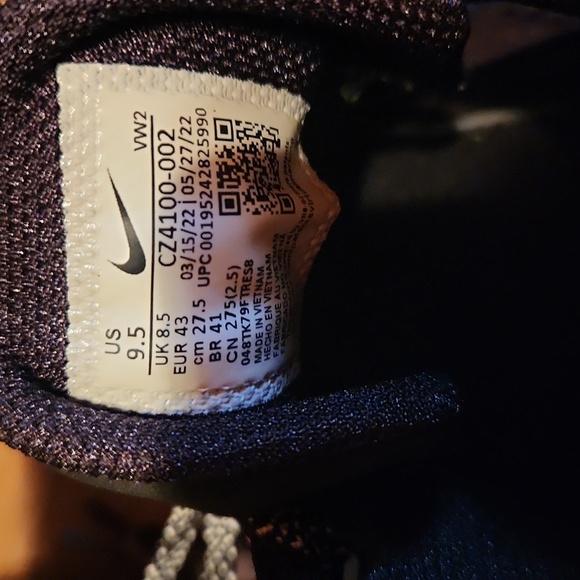 Men Nike Kyrie - Picture 7 of 9